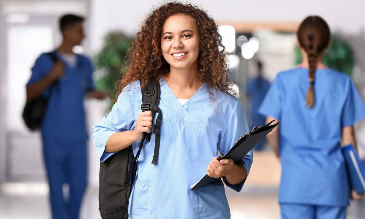 9 Best Backpacks for Nursing Students in 2023 [Buying Guide]