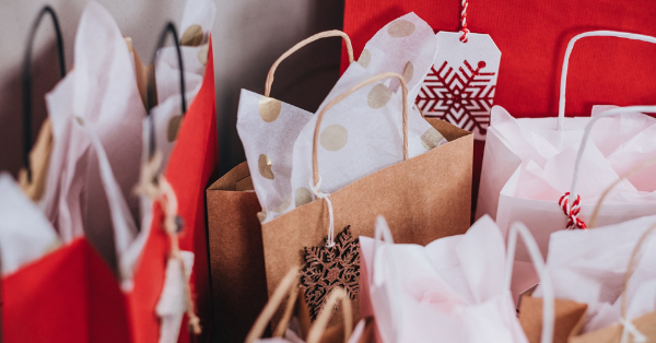 How to Close a Gift Bag: Simple Steps and Creative Ideas